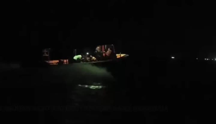 choven-zatonuv-bilia-ostrova-komodo-chetvero-ispantsiv-znykly-bezvisty