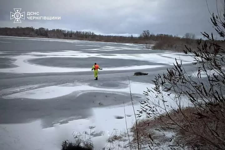 muzhchina-pogib-provalivshis-pod-led-v-chernigovskoi-oblasti