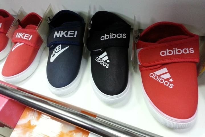 navit-viiskovu-formu-zamovliaiut-u-kytai-rosiiska-modna-industriia-zitknulasia-z-padinniam-popytu-ta-zakryttiam-mahazyniv