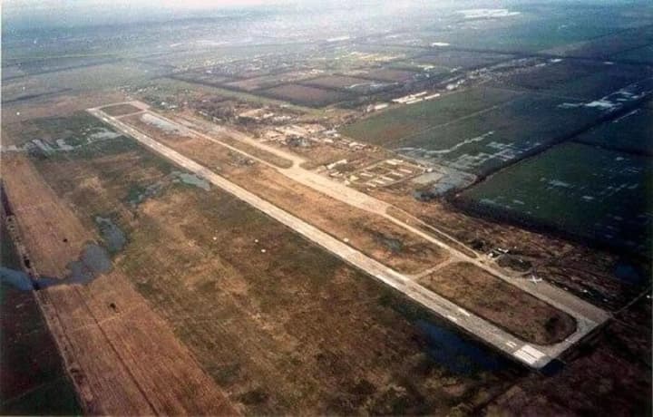 vybukhy-prohrymily-v-rosiiskomu-maikopi-pid-atakoiu-viiskovyi-aerodrom