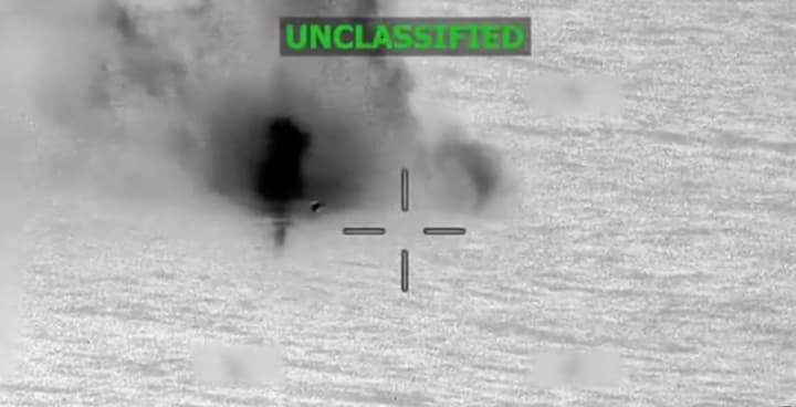 ssha-likvidirovali-narkoterroristov-v-tikhom-okeane-detali-udara-po-sudnu