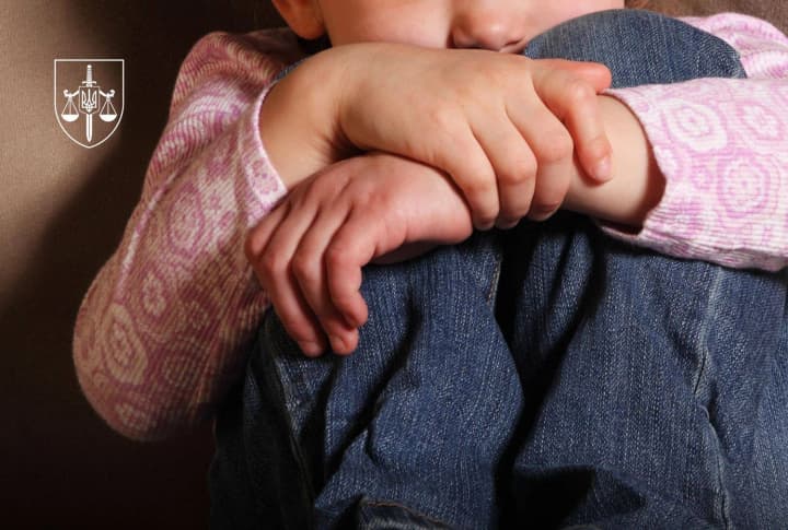 v-dnepropetrovskoi-oblasti-muzhchinu-s-vich-prigovorili-k-15-godam-za-seksualnoe-nasilie-nad-maloletnim-rebenkom