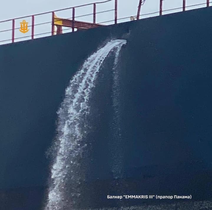 russia-attacked-2-civilian-vessels-there-are-wounded-among-civilians-ukrainian-navy