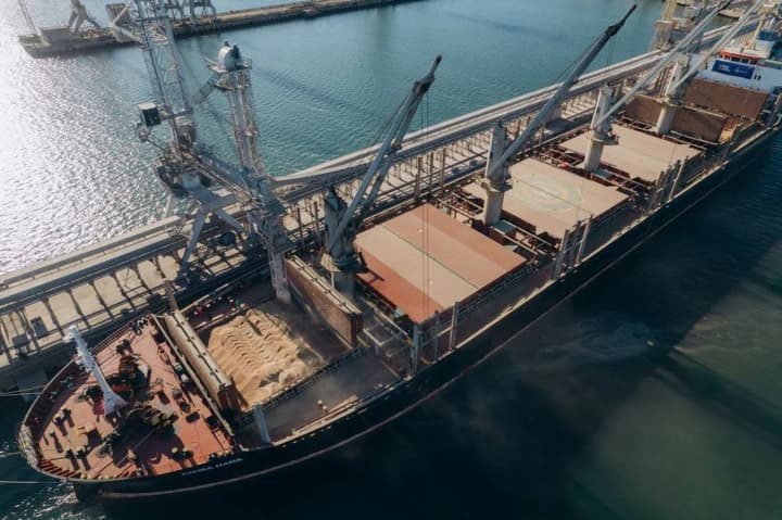 perevalka-v-ukrainskykh-portakh-siahnula-76-mln-tonn-vantazhiv-u-2025-rotsi-89percent-u-portakh-velykoi-odesy-vitsepremier