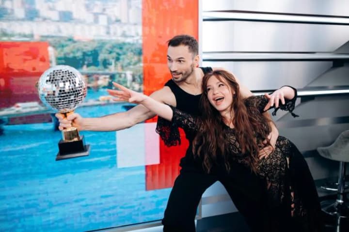 tantsi-z-zirkamy-oholosheno-peremozhtsiv