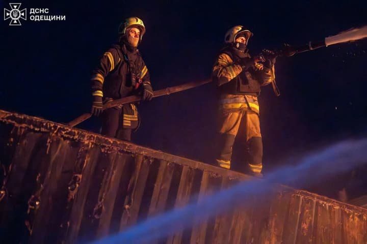 iz-za-nochnoi-ataki-rf-na-odessu-povrezhdeni-infrastruktura-i-doma-pokazali-posledstviya