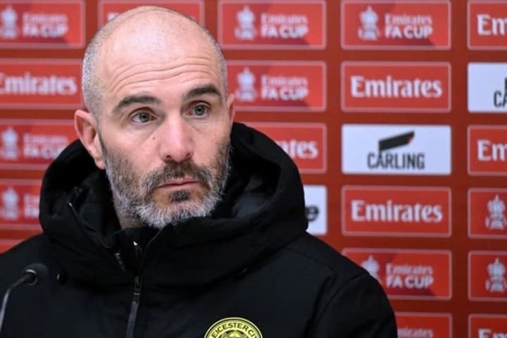 chelsea-sacks-head-coach-enzo-maresca