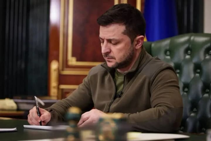 vy-nasha-syla-zelenskyi-nahorodyv-53-hromadian-ukrainy-za-poriatunok-ta-vidnovlennia-krainy