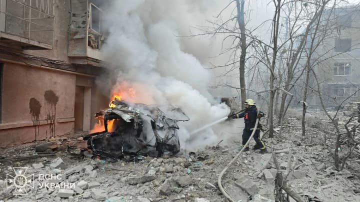 rossiya-predvaritelno-atakovala-kharkov-dvumya-raketami-zelenskii-pokazal-posledstviya-udara