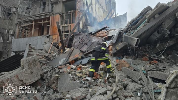 rosiiskyi-raketnyi-udar-po-kharkovu-19-postrazhdalykh-sered-nykh-nemovlia