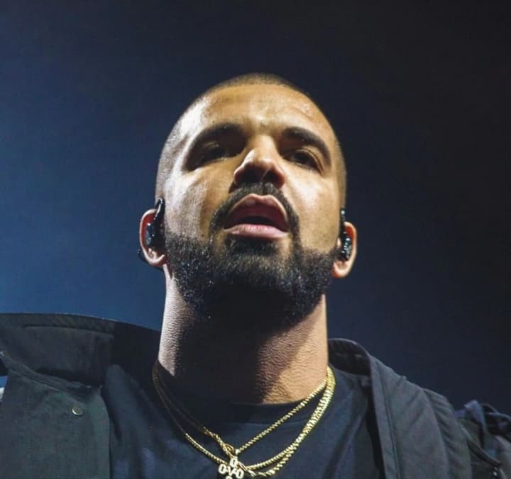 repera-dreika-obvinili-v-ispolzovanii-botoferm-i-otmivanii-deneg-cherez-onlain-kazino