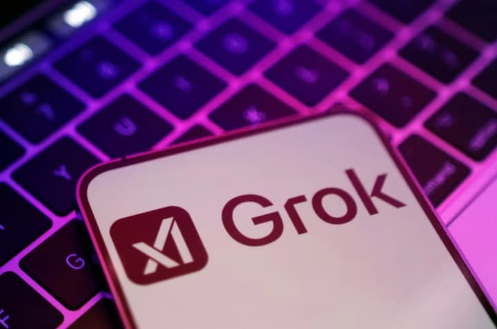 iskusstvennii-intellekt-grok-ilona-maska-massovo-sozdaet-seksualizirovannie-dipfeiki-polzovatelei-x-reuters