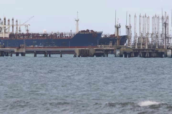 podii-u-venesueli-ta-zahrozy-iranu-yak-reahuiut-svitovi-rynky-nafty