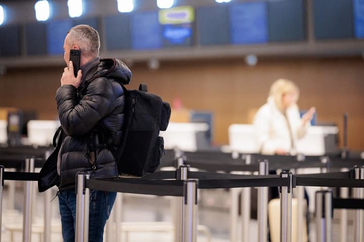 vilniuskyi-aeroport-pratsiuvav-z-obmezhenniamy-cherez-rekordni-snihopady-u-lytvi