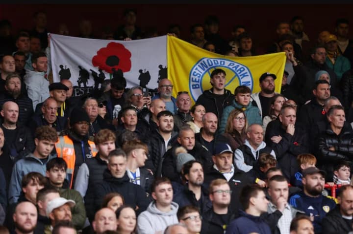 na-stadioni-v-anhlii-pomer-vbolivalnyk-trahediia-pered-matchem-lidsa-ta-manchester-yunaited