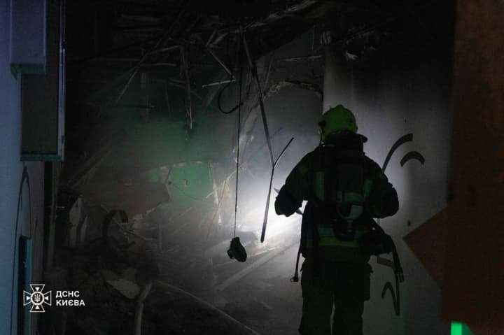 zelenskii-otreagiroval-na-nochnuyu-ataku-rf-anonsiroval-na-nedele-rabotu-s-partnerami-iz-yevropi-i-ameriki-dlya-neobkhodimoi-ukraine-pomoshchi