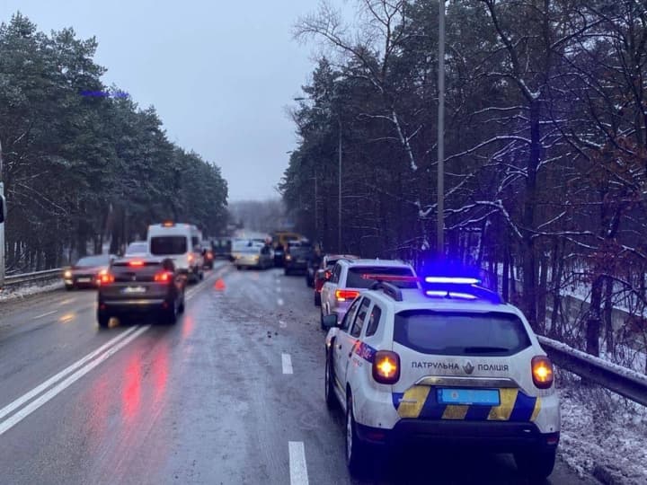 13-cars-collide-in-kyiv-traffic-towards-vyshhorod-complicated