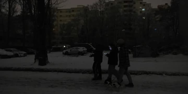 burhomistra-berlina-zaklykaiut-do-vidstavky-cherez-hru-v-tenis-pid-chas-blekautu