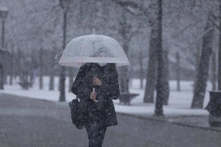 kabmin-predlagaet-perevesti-obrazovatelnie-uchrezhdeniya-i-nekriticheskie-predpriyatiya-na-distantsionnuyu-rabotu-iz-za-nepogodi