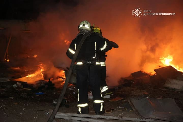 nochnaya-ataka-na-dnepropetrovshchinu-troe-ranenikh-pozhari-i-obestochivanie-v-gorodakh