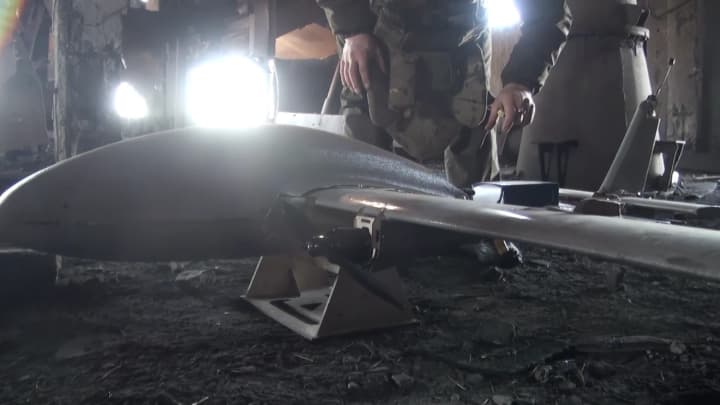 v-kharkove-vrazheskii-dron-molniya-popal-v-infrastrukturnii-obekt-mer