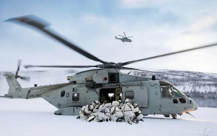 yevropeiski-soiuznyky-obhovoriuiut-mozhlyvu-misiiu-nato-z-rozghortanniam-viisk-u-hrenlandii-shchob-rozviiaty-poboiuvannia-trampa-zmi