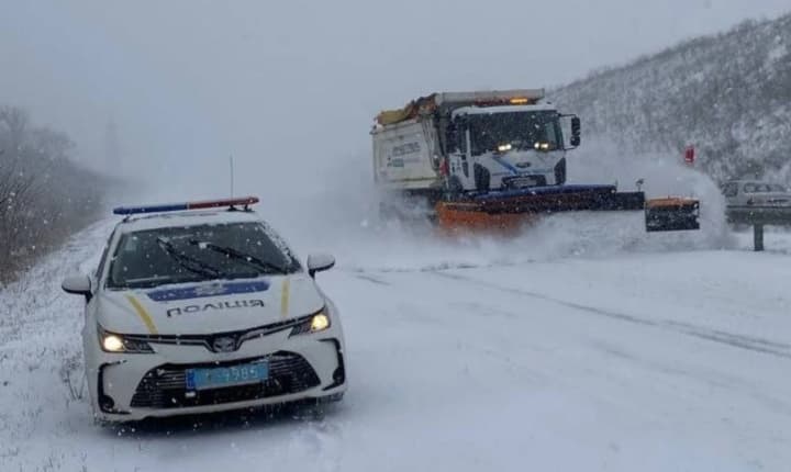 snegopad-v-dnepre-i-oblasti-patrulnaya-politsiya-rabotaet-v-usilennom-rezhime