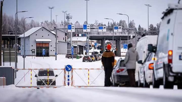 u-punktakh-propusku-krakivets-ta-shehyni-na-vizd-v-ukrainu-ye-cherh