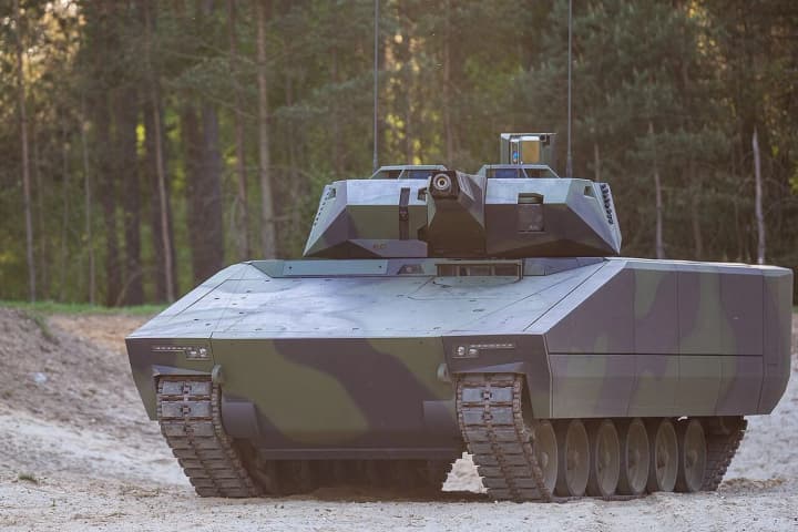 kontsern-rheinmetall-peredast-ukraini-boiovi-mashyny-pikhoty-lynx-kf41-ozvuchena-vartist-mashyn