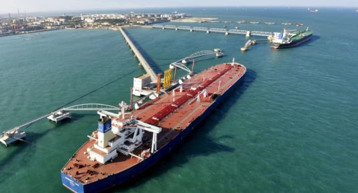 kytaiski-supertankery-rozvernulysia-vid-berehiv-venesuely-na-tli-naftovoho-embarho-ssha