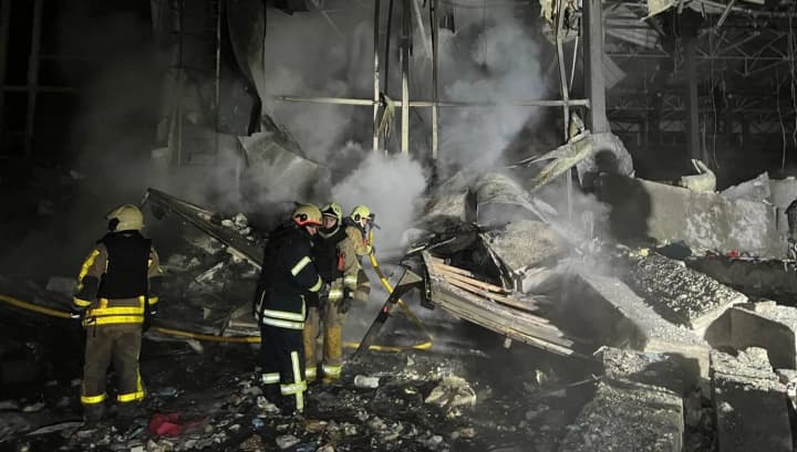 ataka-rf-na-kharkiv-13-sichnia-ye-vluchannia-u-poshtovyi-terminal-zahybli-i-poraneni