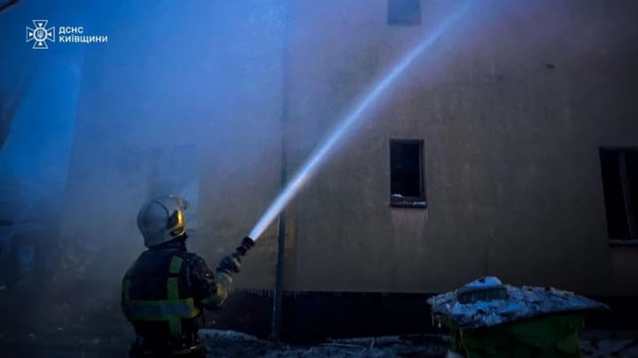 avariinie-otklyucheniya-sveta-posle-nochnoi-ataki-rf-na-kievskuyu-oblast-v-trekh-raionakh-ova