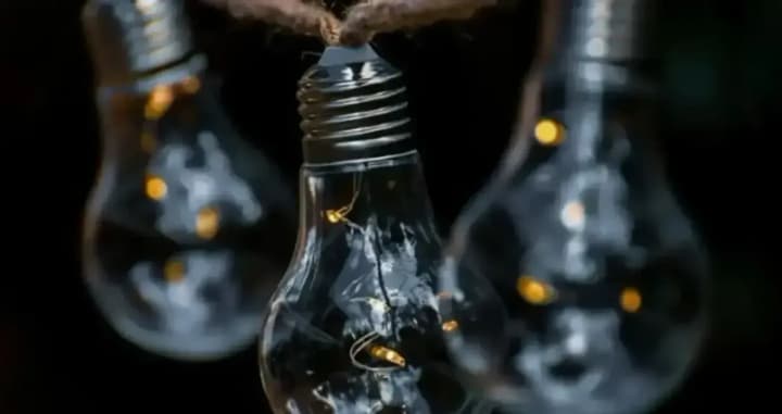 kyiany-zalyshaiutsia-bez-svitla-do-10-hodyn-cherez-rosiiski-ataky-dtek