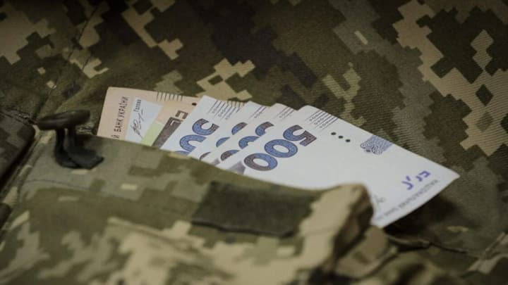 v-minoboroni-obyasnili-kakie-vidi-denezhnogo-dovolstviya-predusmotreni-dlya-voennosluzhashchikh