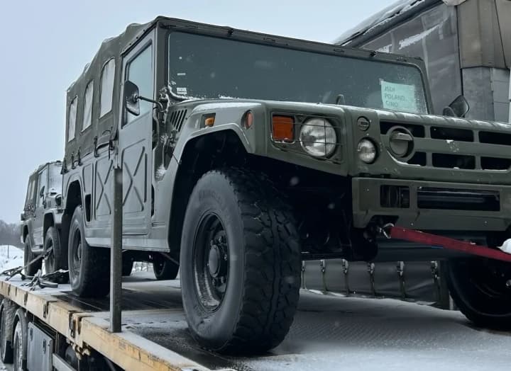 lohistychnyi-shchyt-vid-tokio-yaponiia-zavershyla-peredachu-spetstekhniky-dlia-zsu