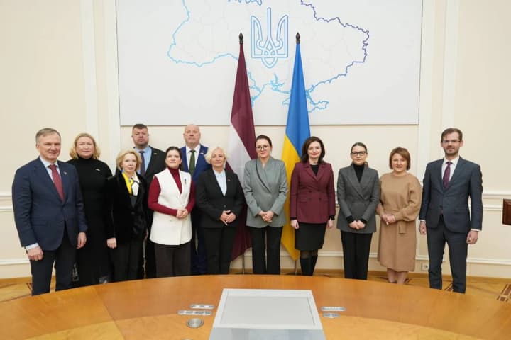 025percent-vvp-latvii-poidet-na-nuzhdi-ukraini-sviridenko-i-spiker-latviiskogo-seima-obsudili-zashchitu-energosistemi