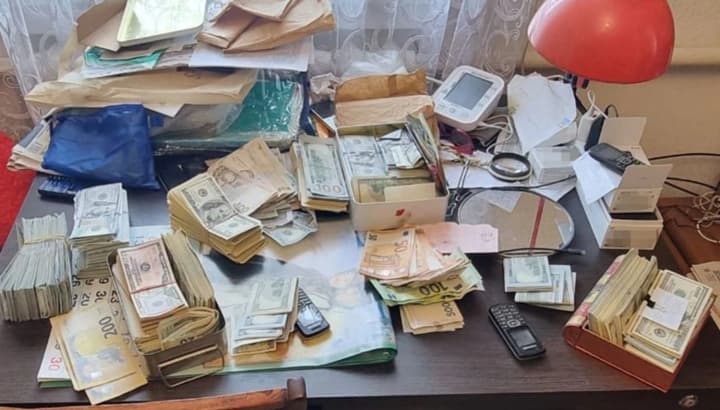 zarabotala-bolee-300-tis-dollarov-ssha-na-uklonistakh-zaderzhana-glava-vvk-v-dnepropetrovskoi-oblasti