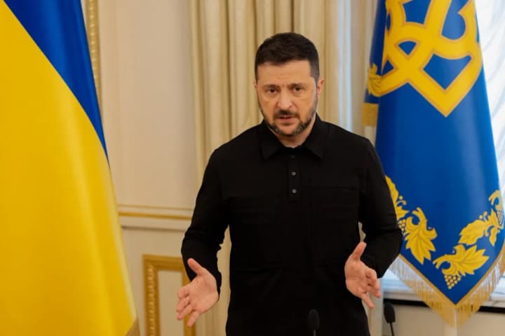 vazhlyvo-shchob-ukraina-ne-zalyshylasia-holoiu-i-bosoiu-pislia-viiny-zelenskyi-pro-uhody-z-ssha-yaki-mozhut-pidpysaty-v-davosi
