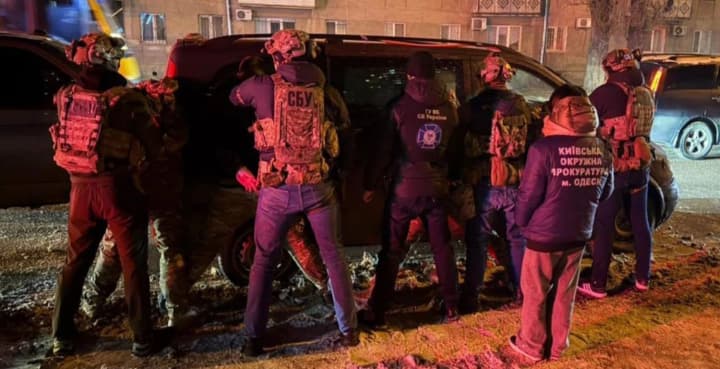 pokhitili-muzhchinu-i-trebovali-6-tis-dollarov-v-odesse-zaderzhani-voennie-ttsk