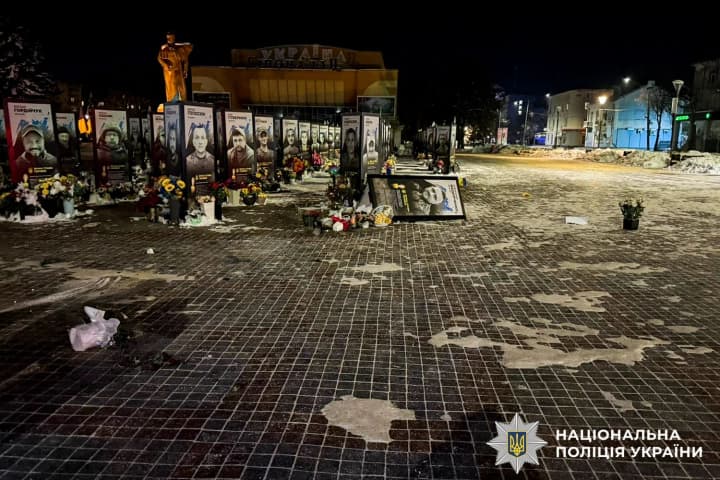 in-rivne-a-woman-overturned-portraits-of-fallen-heroes-in-the-central-square-proceedings-initiated