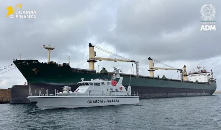 italiia-zatrymala-sudno-z-chornym-metalom-z-rosii-shcho-porushuvalo-sanktsii