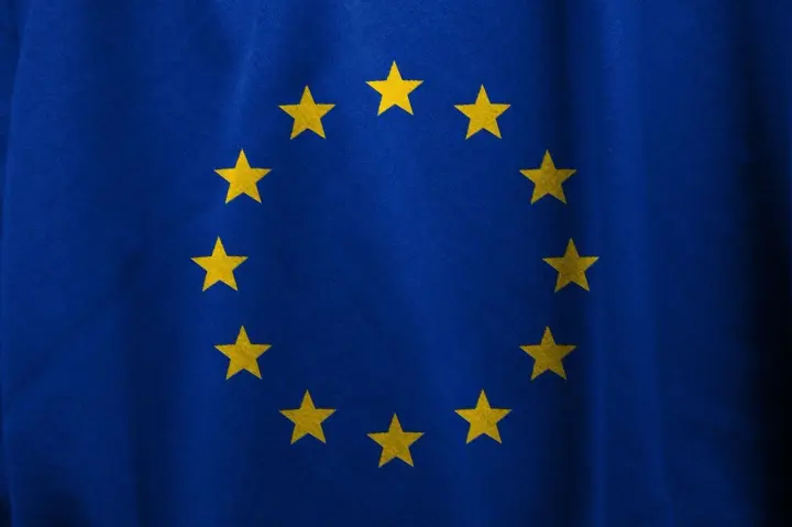 posli-yes-soberutsya-na-ekstrennoe-zasedanie-na-fone-zayavlenii-trampa-o-vvedenii-poshlin-reuters