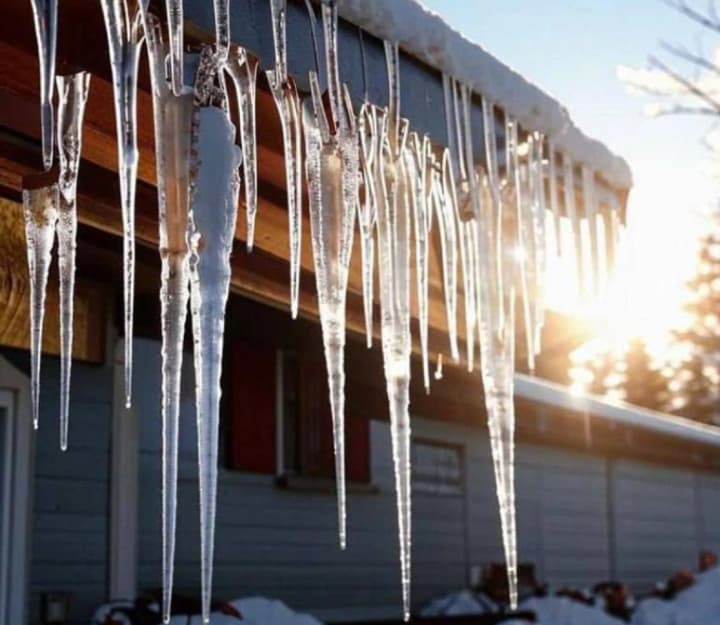 burulky-na-dakhakh-budynkiv-nesut-prykhovanu-nebezpeku-dlia-perekhozhykh-yak-vberehtysia