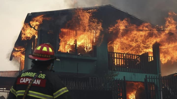 chyli-okhopyly-masshtabni-lisovi-pozhezhi-shchonaimenshe-18-zahyblykh-oholosheno-stan-stykhiinoho-lykha