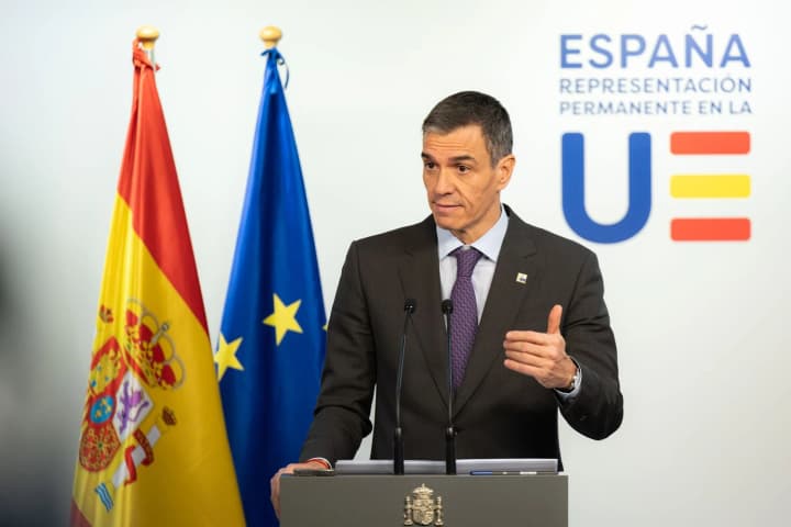 vtorhnennia-ssha-v-hrenlandiiu-zrobylo-b-putina-naishchaslyvishoiu-liudynoiu-u-sviti-premier-ispanii