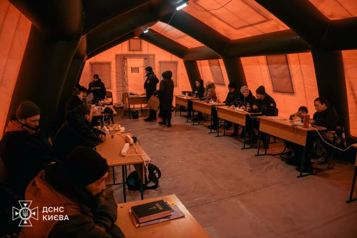 u-kyievi-ta-oblasti-pratsiuiut-130-punktiv-nezlamnosti-dsns-skilky-liudei-otrymaly-dopomohu