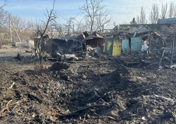 okupanty-skynuly-na-druzhkivku-shist-aviabomb-poraneno-chotyrokh-tsyvilnykh