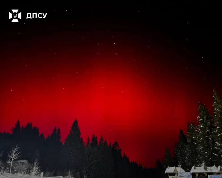 polyarnoe-siyanie-nad-karpatami-pogranichniki-zafiksirovali-redkoe-yavlenie