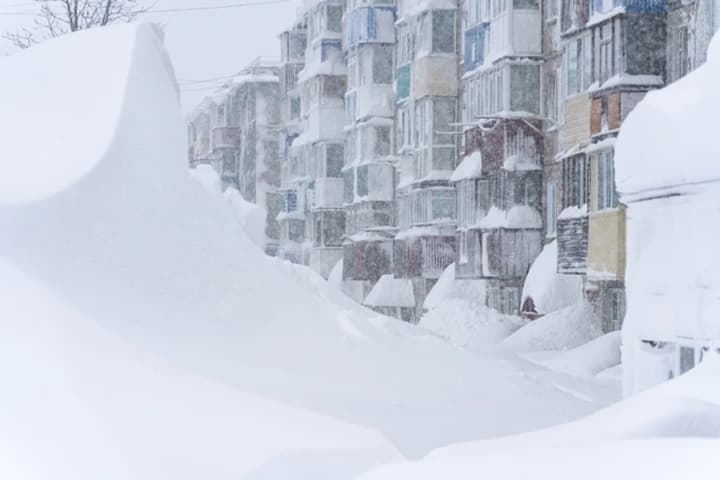 naisylnishi-za-60-rokiv-potuzhni-snihopady-ta-arktychnyi-kholod-paralizuvaly-rukh-v-azii