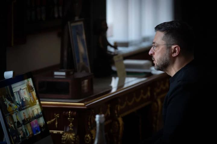 zelenskyi-do-60percent-kyieva-bez-svitla-sytuatsiia-skladna-u-shche-5-oblastiakh-uriad-pereviryt-broniuvannia-enerhetykiv